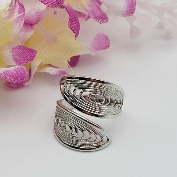 Vintage Sarah Coventry Silver Tone Filigree Wrap Around Ring Size 6.5 Caress - Picture 1 of 9